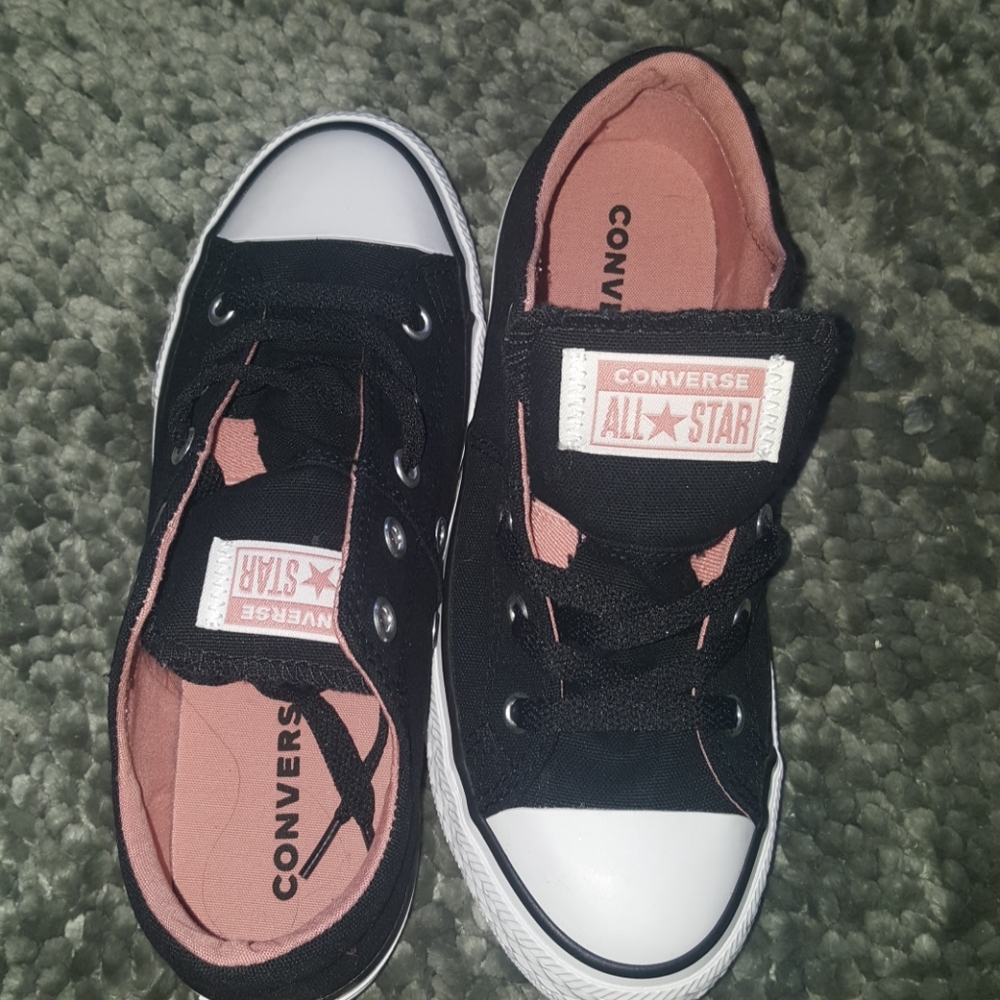 Converse all star black & white  Youth size 2 NEW